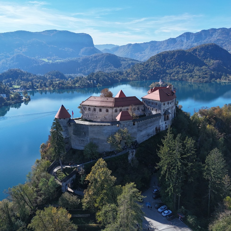Burg Bled in Slowenien mit Blick auf den Bleder See